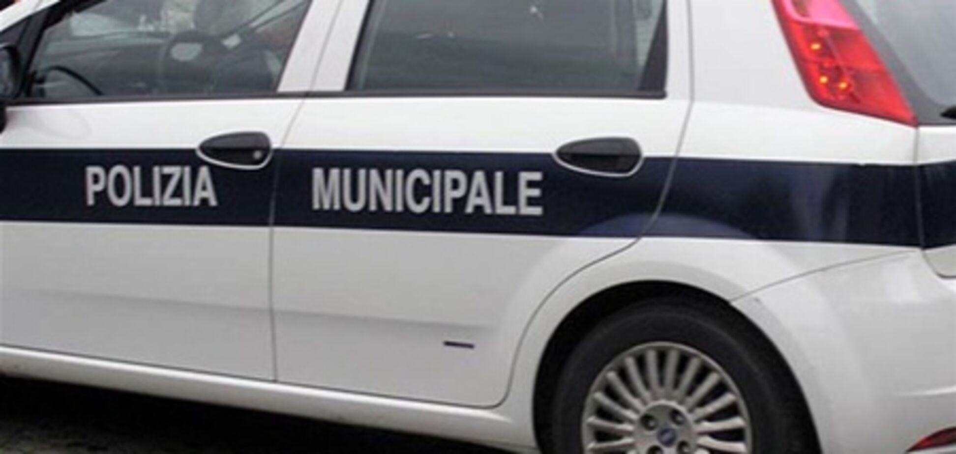 В Италии двухлетняя девочка умерла в машине, где ее забыл рассеянный отец