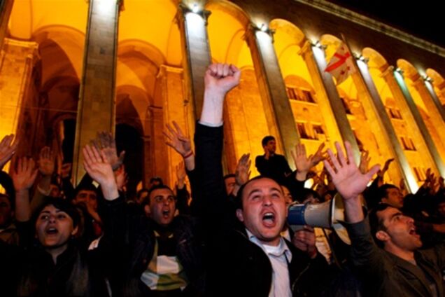 Спецназ разогнал акцию протеста возле телецентра в Тбилиси