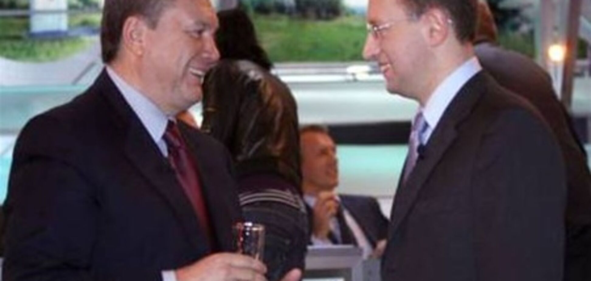 Янукович поздравил Яценюка с днем рождения
