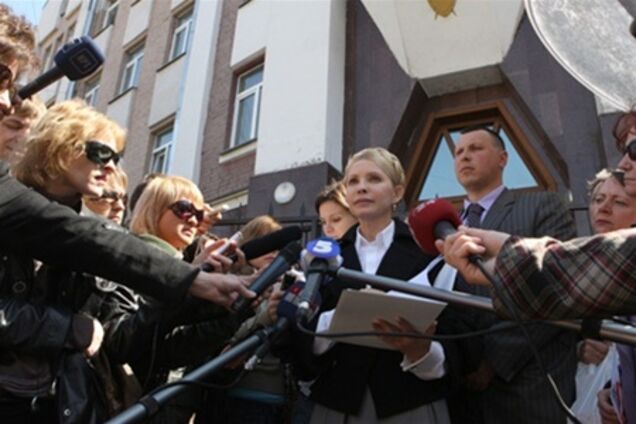 Люди Тимошенко заблокировали выезд из ГПУ