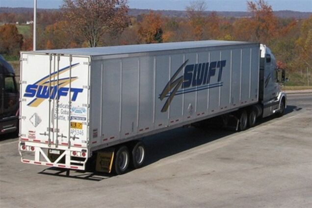 Столкновение машины со стеной менее опасно, чем с впереди идущим грузовиком