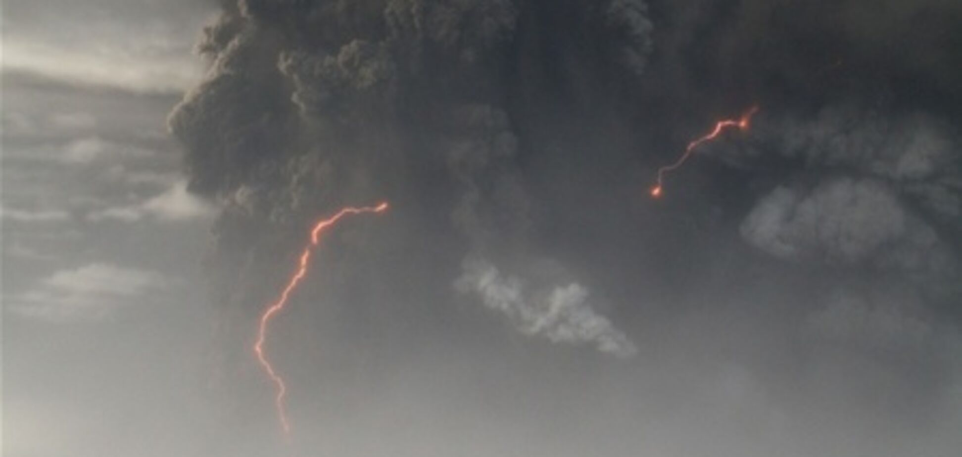 Облако вулканической пыли от вулкана в Исланди рассеется к утру четверга