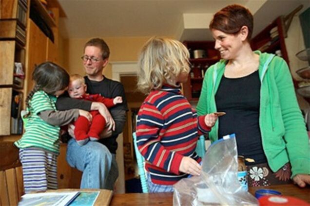 Англійська пара ростить безстатевого дитини