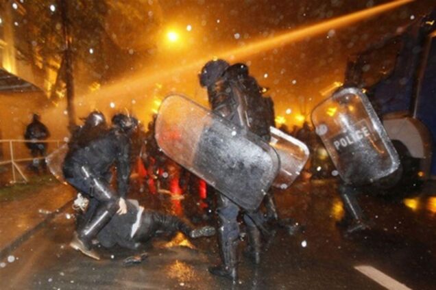 В Грузии арестовали около сотни оппозиционеров