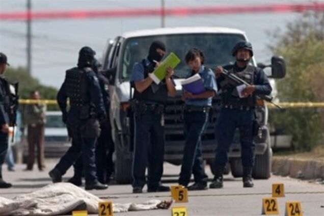 У Мексиці в ході перестрілки на шосе вбиті 28 осіб