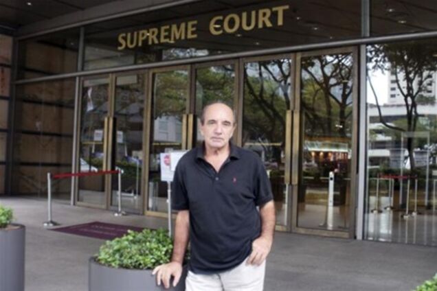 Сінгапурський суд виніс вирок британському письменникові