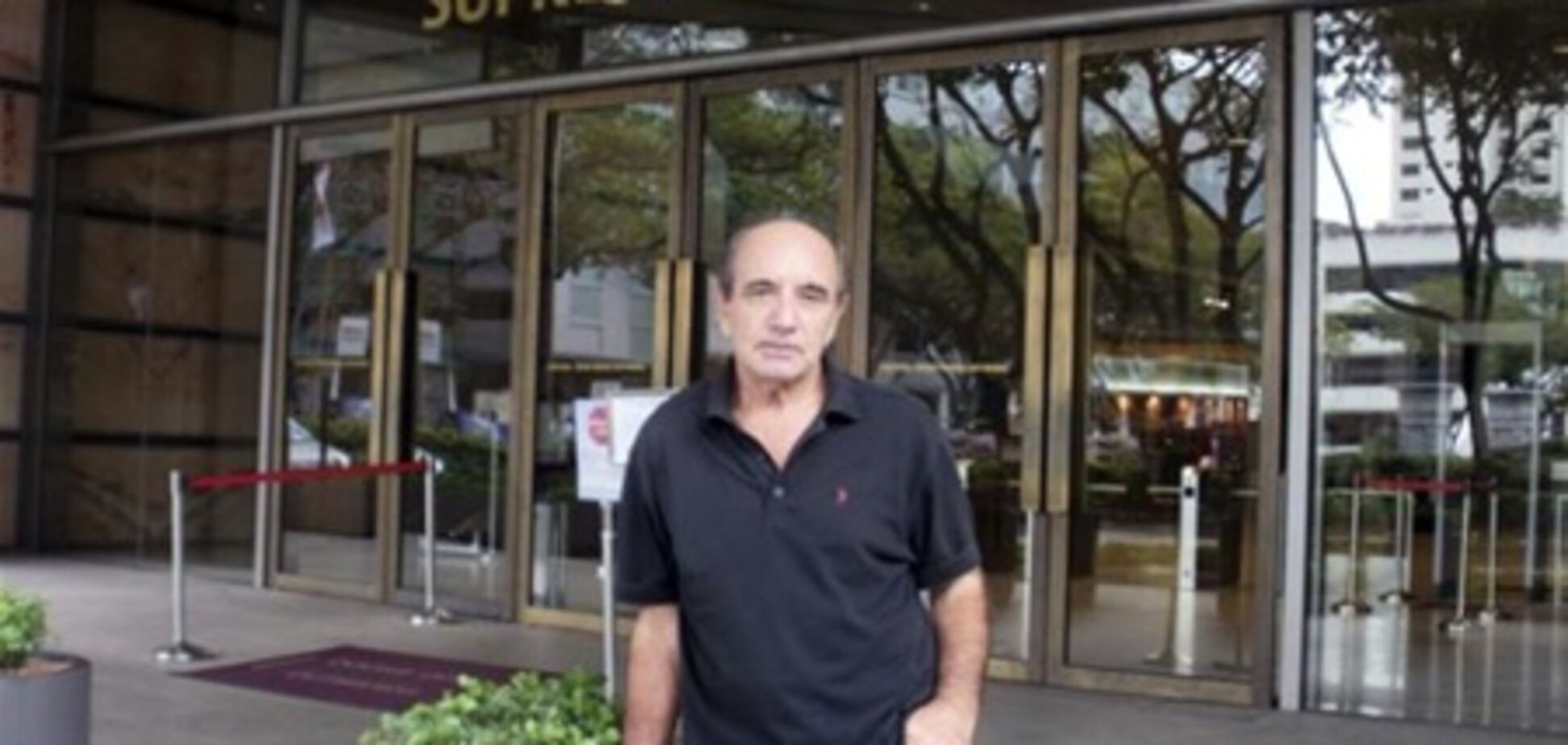 Сінгапурський суд виніс вирок британському письменникові