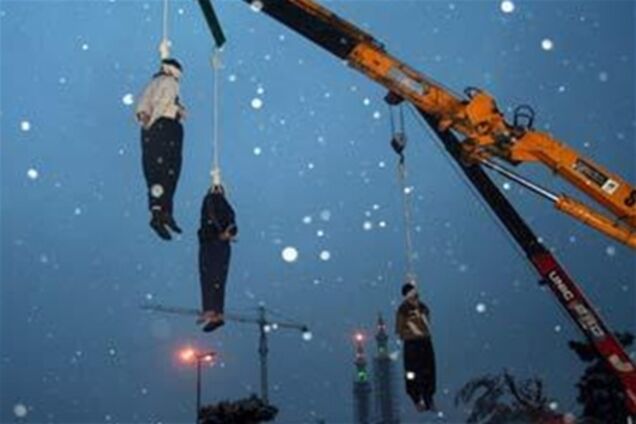 Пример для Украины: в Иране повесили двух педофилов