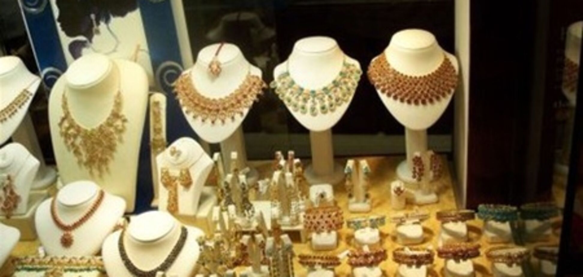 Москве грабители взяли в заложники сотрудников ювелирного магазина