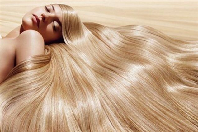 Невідомий відрізав волосся у дівчини, що стояла на зупинці