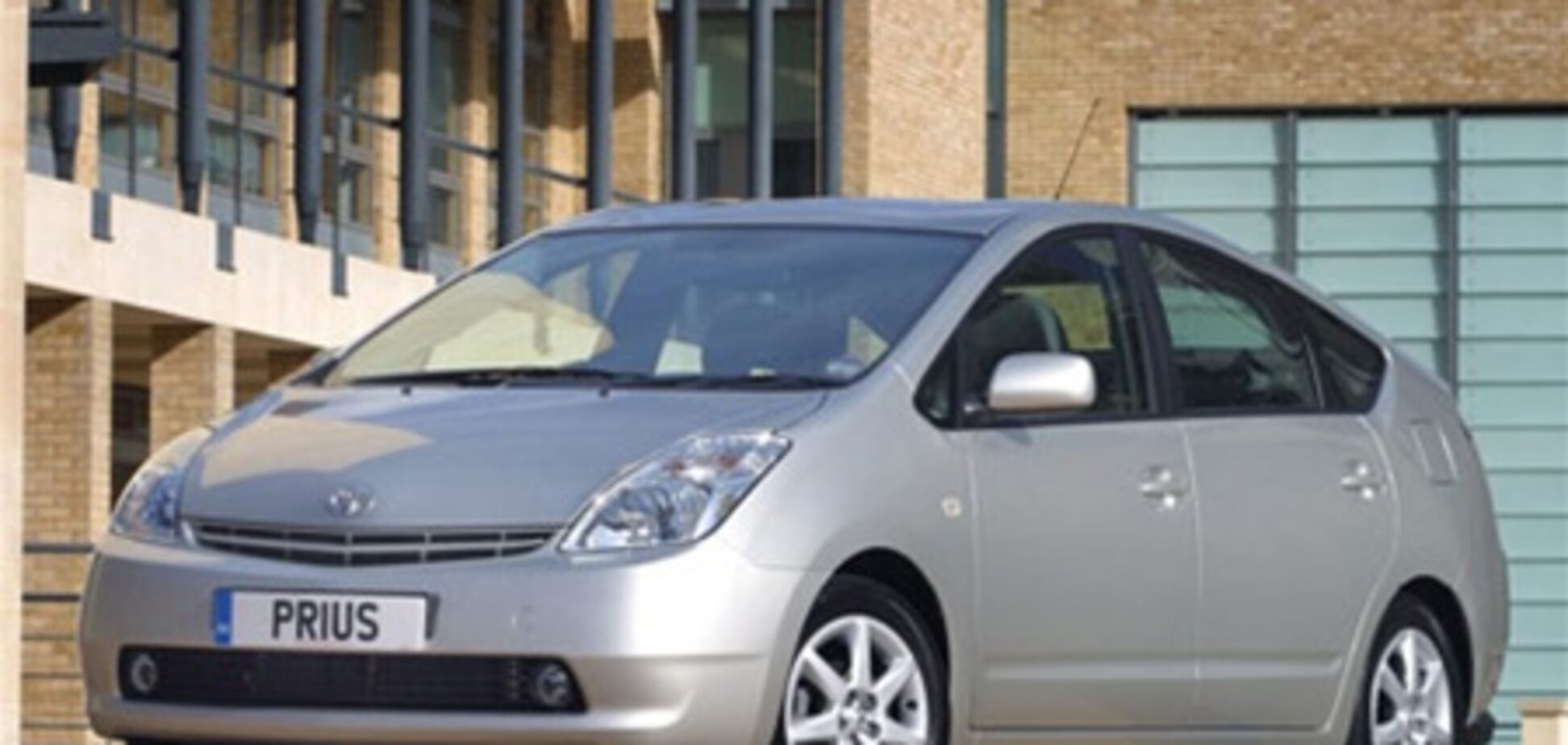 МВД планирует заменить 2 000 ВАЗ и УАЗ на гибриды Тоуоta Prius