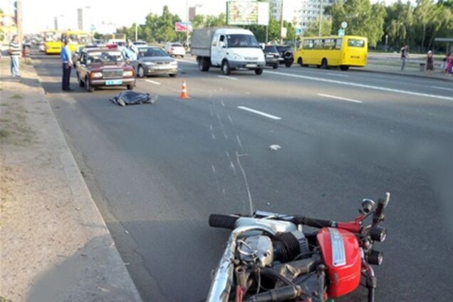 В Киеве на Братиславской в ДТП погиб мотоциклист