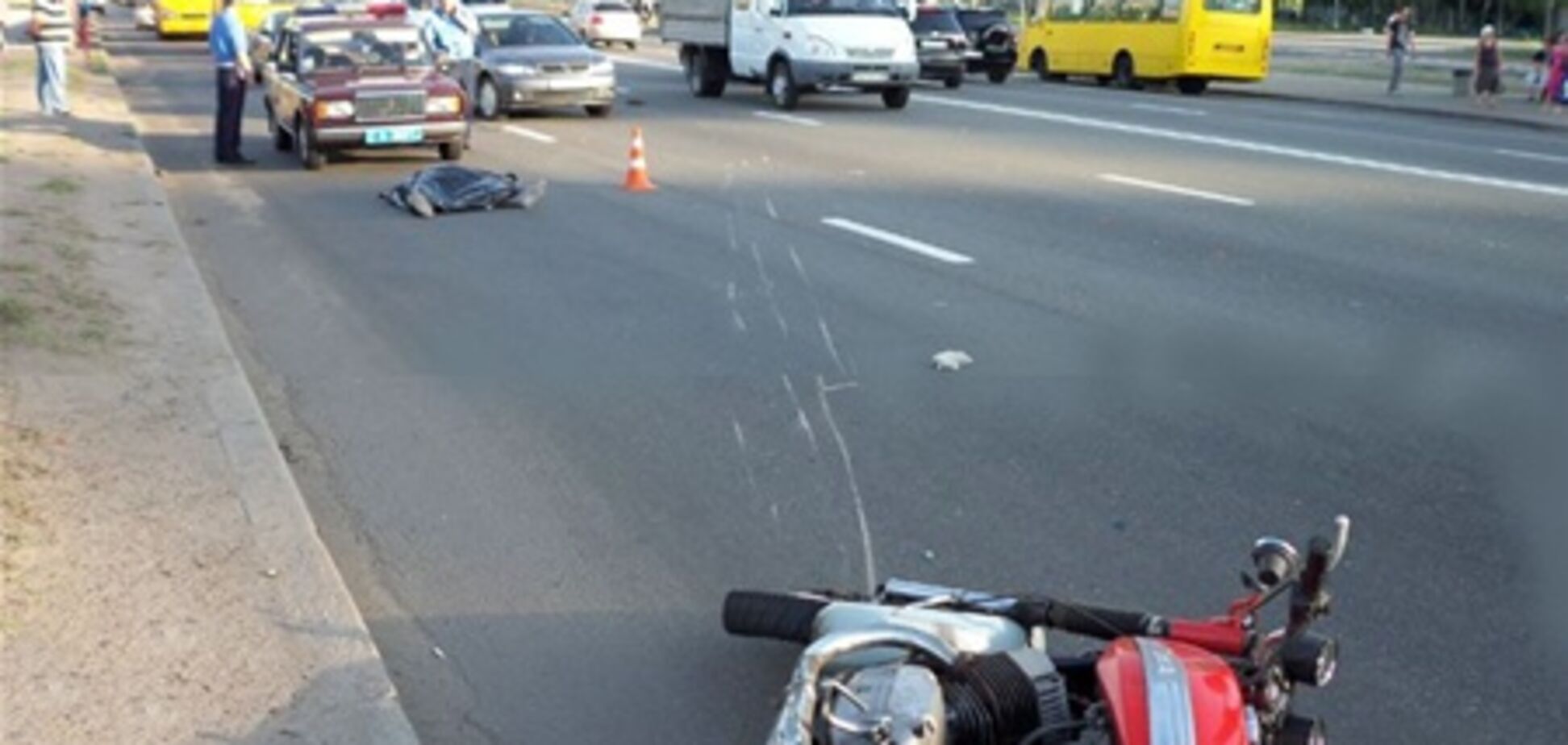 В Киеве на Братиславской в ДТП погиб мотоциклист