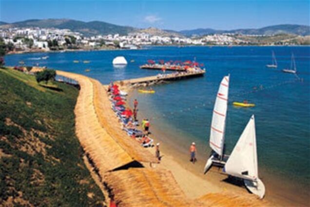 На турецком курорте Бодрум от отравления поддельным алкоголем умерла туристка