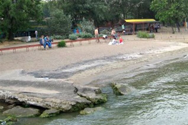 Холера в Маріуполі: заборонено купатися в морі, ловити і продавати рибу