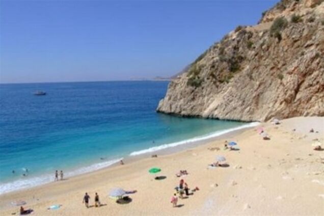 Владелец яхты задержан после смертельного отравления туристки в Турции