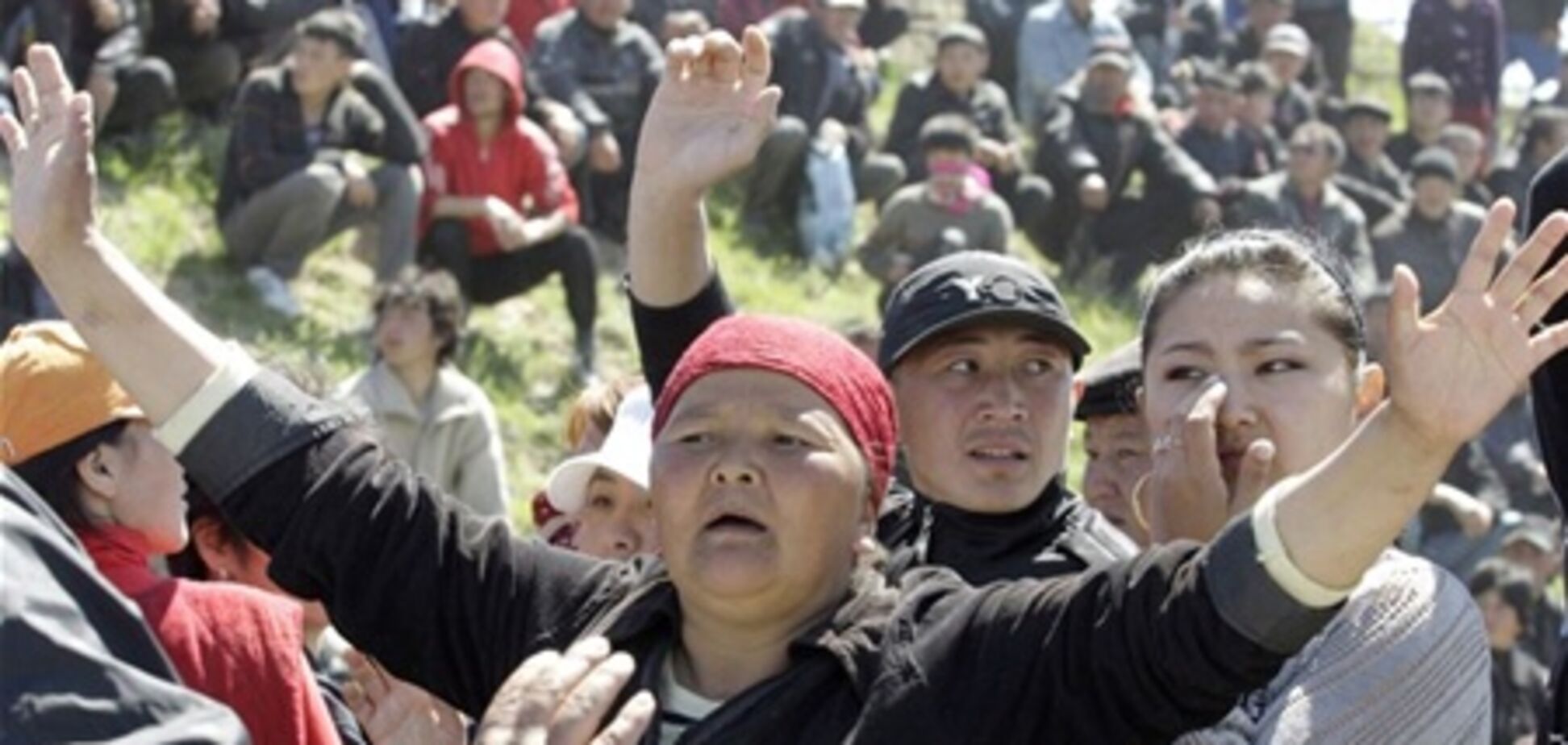 Тисячі мітингувальників перекрили головну трасу Киргизії