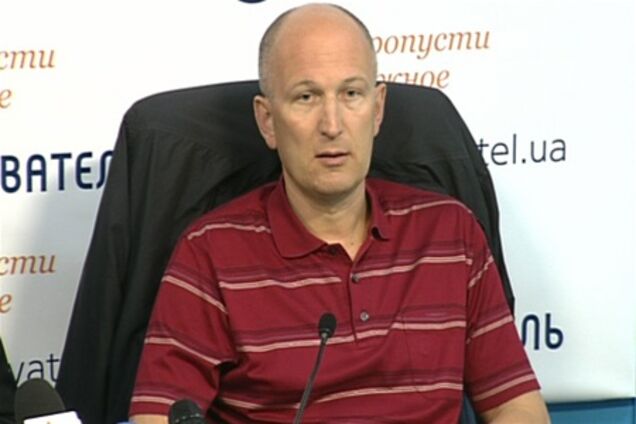 Азарову порекомендовали нажать на Россию