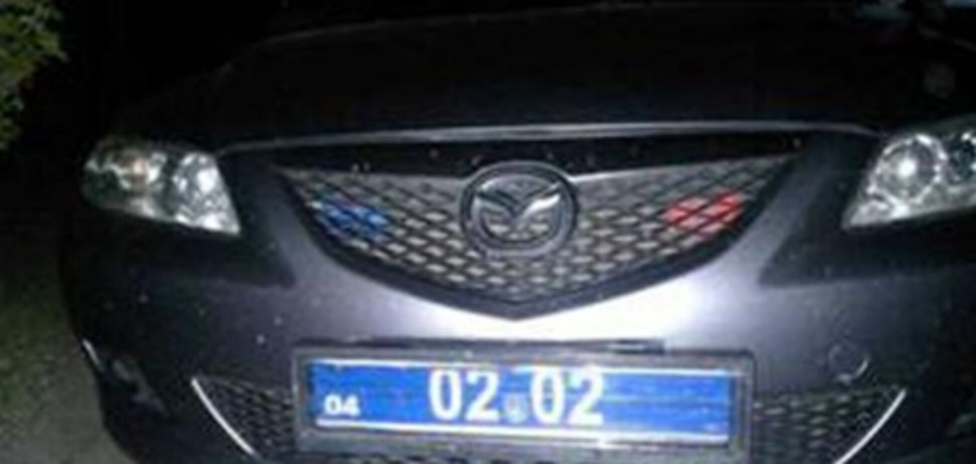 На Mazda-6 лжегаишник установил спецсигналы и автозамену номера