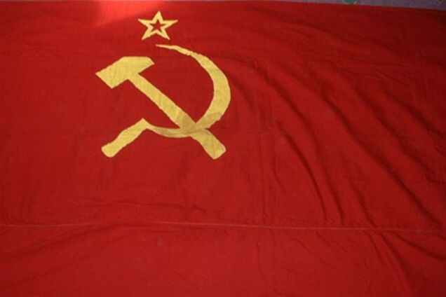 'Свобода' призвала украинцев срывать красные флаги в День Победы