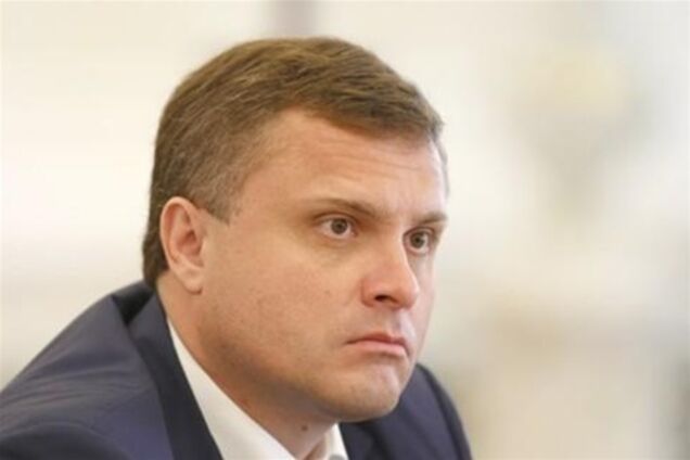 У Януковича засомневались в законе о красных флагах и отправили его в Минюст