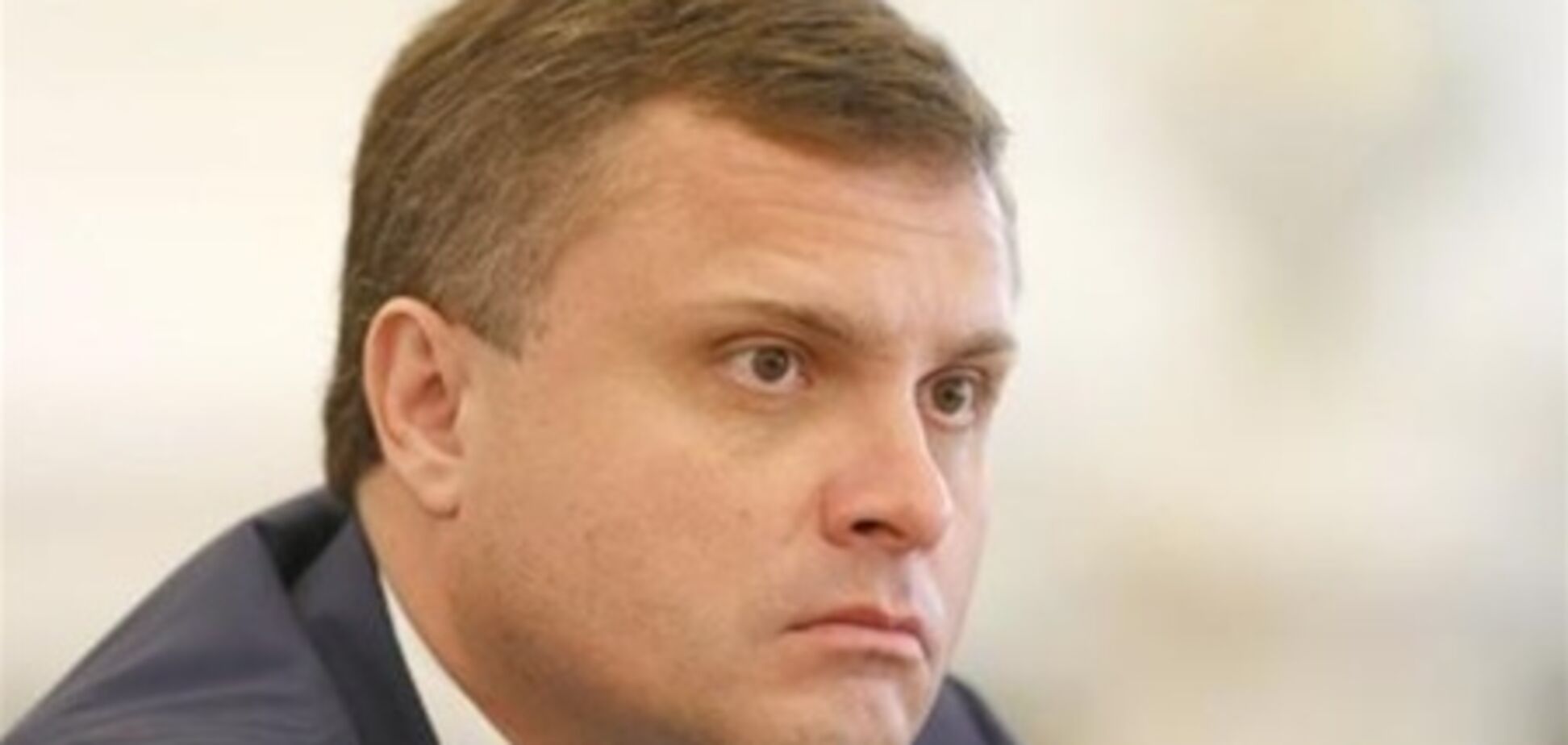 У Януковича засомневались в законе о красных флагах и отправили его в Минюст