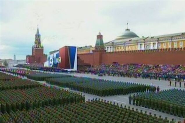 Парад Победы в Москве: новая техника, необычная форма и вертолеты