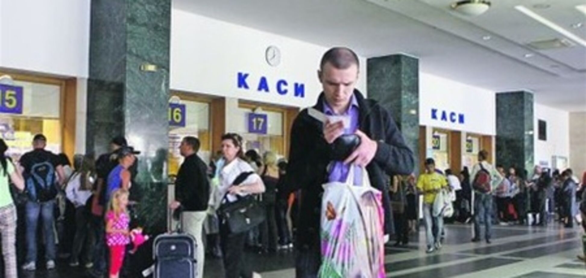 Билетная лихорадка: украинцы боятся, что им не хватит мест в поездах на юг