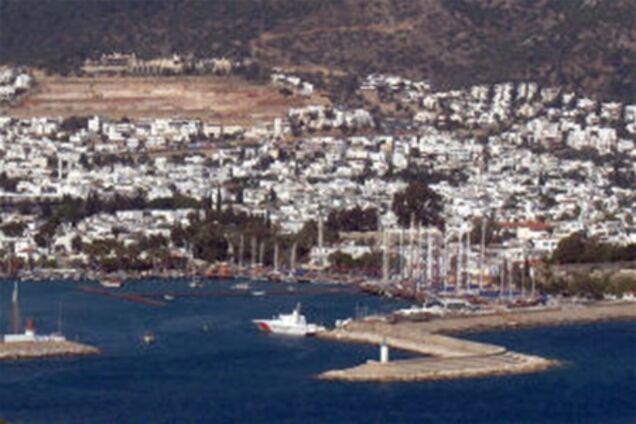 Третья туристка скончалась после отравления алкоголем в Турции