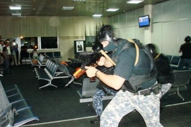 В аэропорту 'Борисполь' освободили заложников. Фото