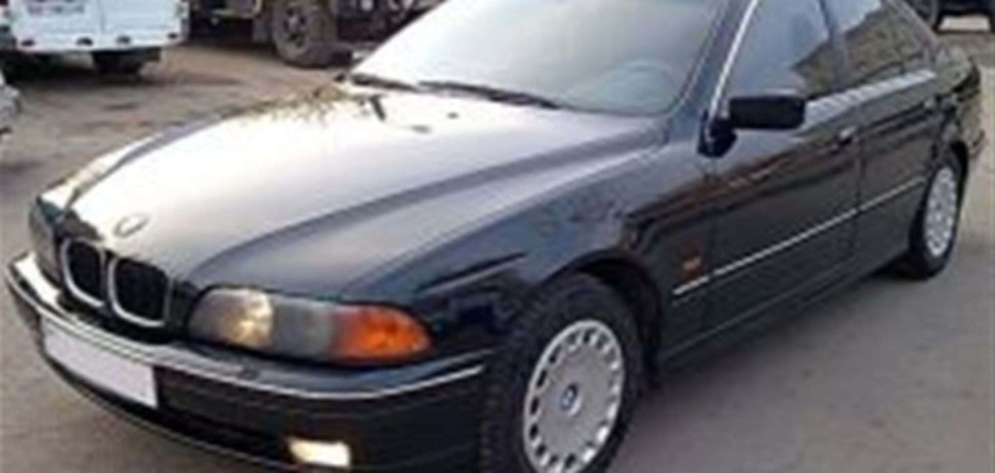 Девушки, «охмурив» мужчину, угнали его BMW-520, а затем попали в ДТП