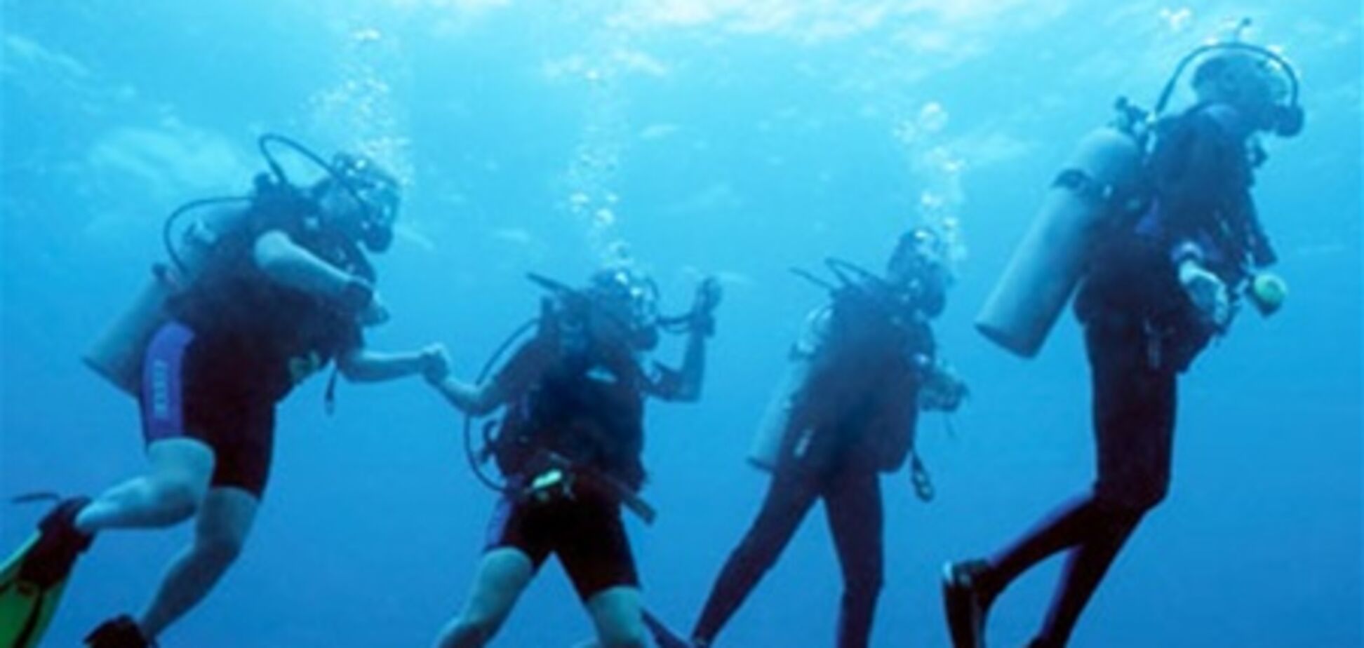 Ялта. Журналісти зверстають першу у світі підводну газету