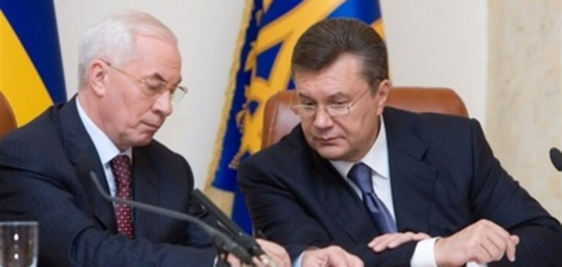 Янукович: держустанови, які беруть гроші з громадян за надання послуг - поза законом