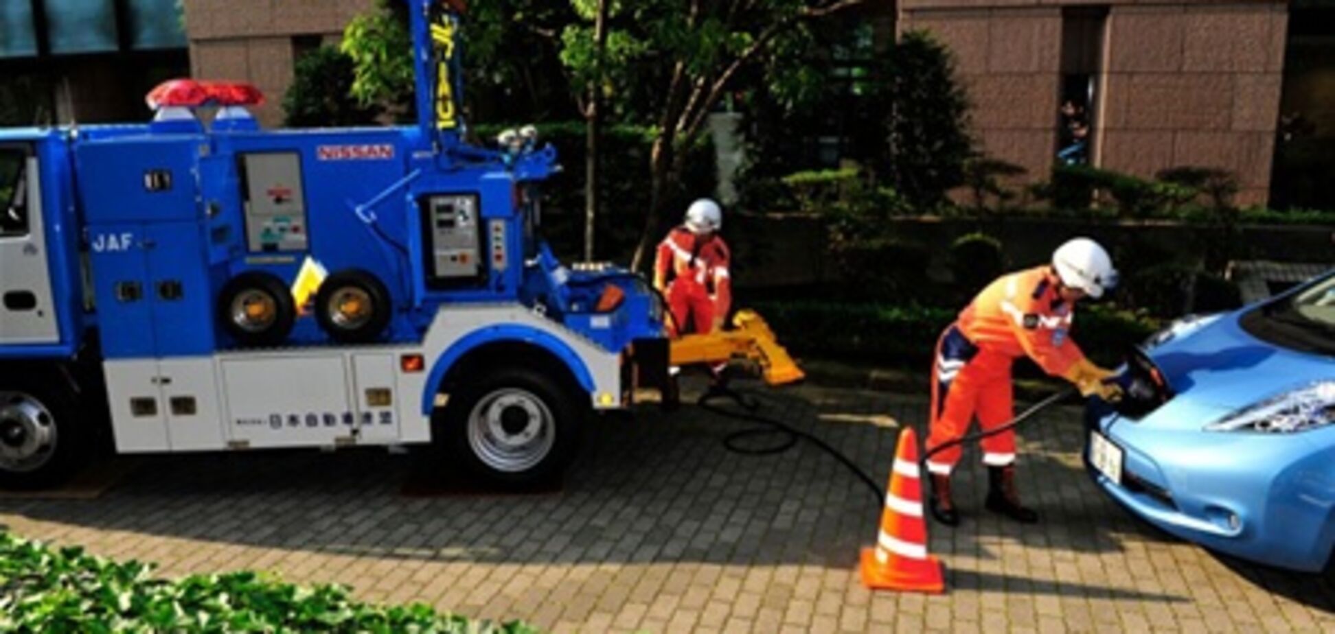 В Японии появилась скорая помощь для севших электромобилей