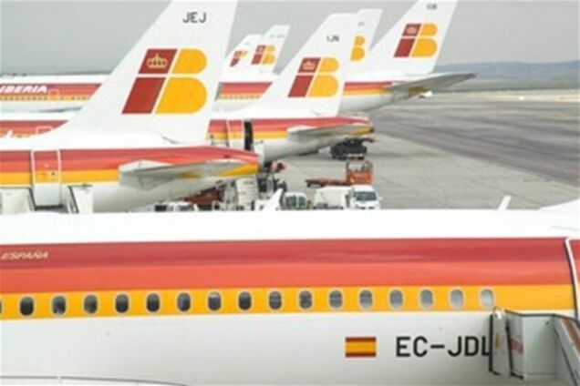 Пилоты развернули самолет из-за голого пассажира