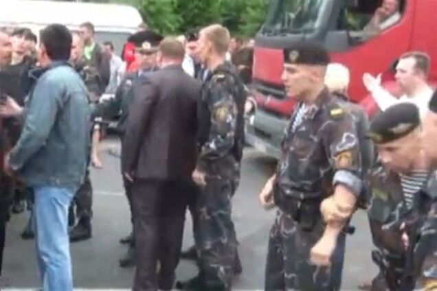 Протестующие белорусы перекрыли КПП на границе с Польшей