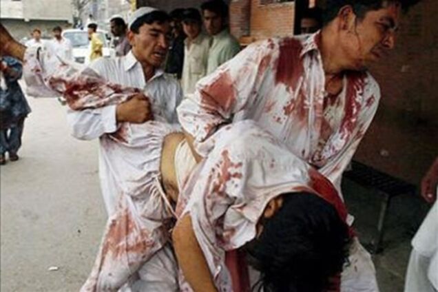 В Исламабаде смертник взорвал себя в банке