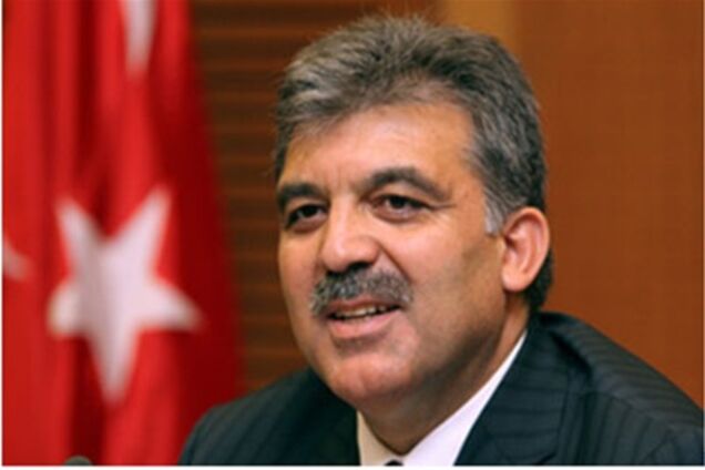 Премьер Турции вручил президенту прошение об отставке правительства