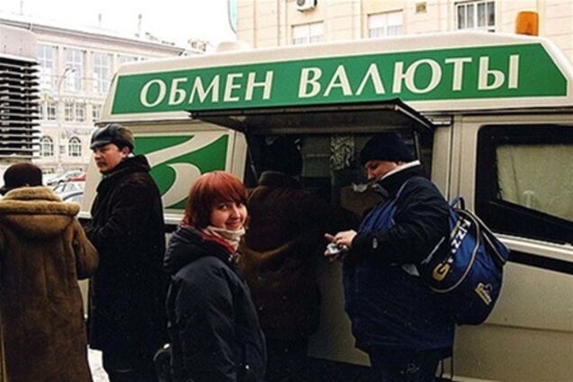 У Білорусі продовжує наростати валютна і продуктова істерія