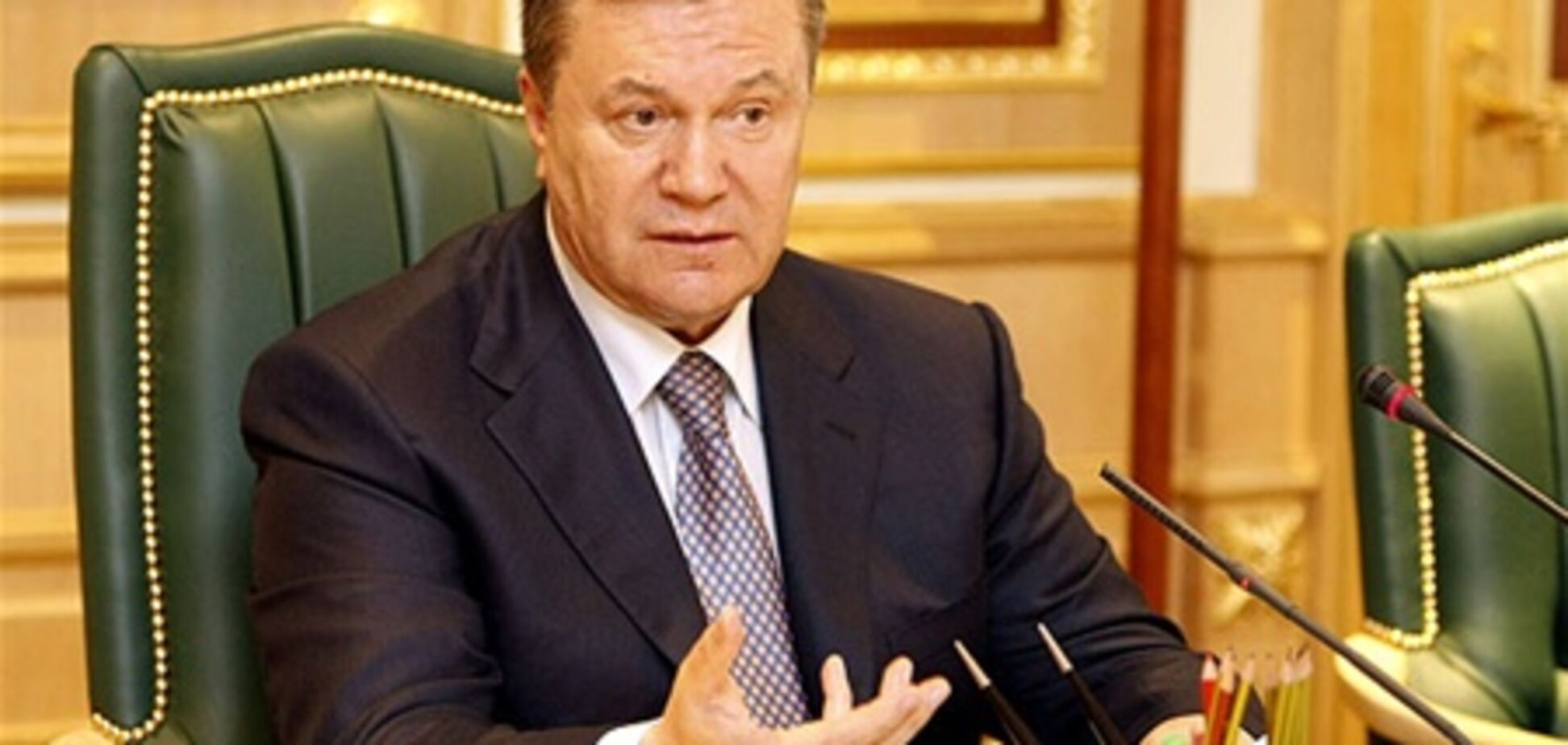 Янукович обіцяє не продавати землю іноземцям