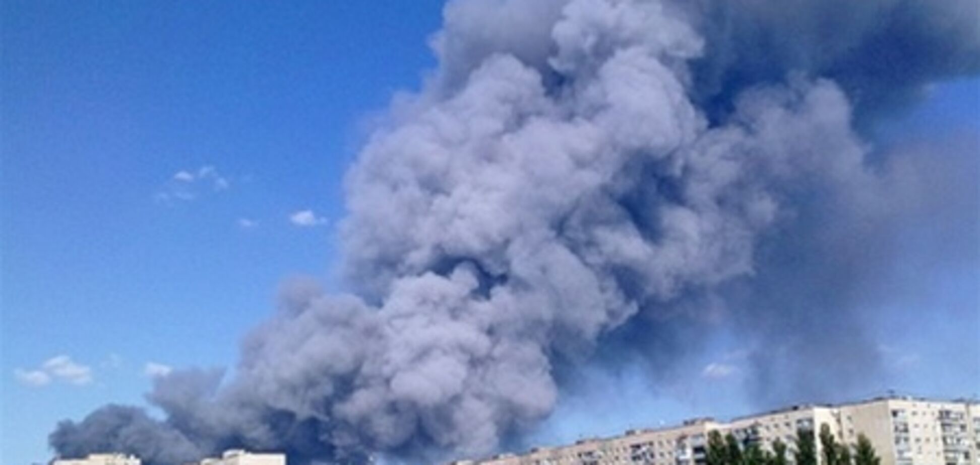 Под Киевом горят склады с техникой