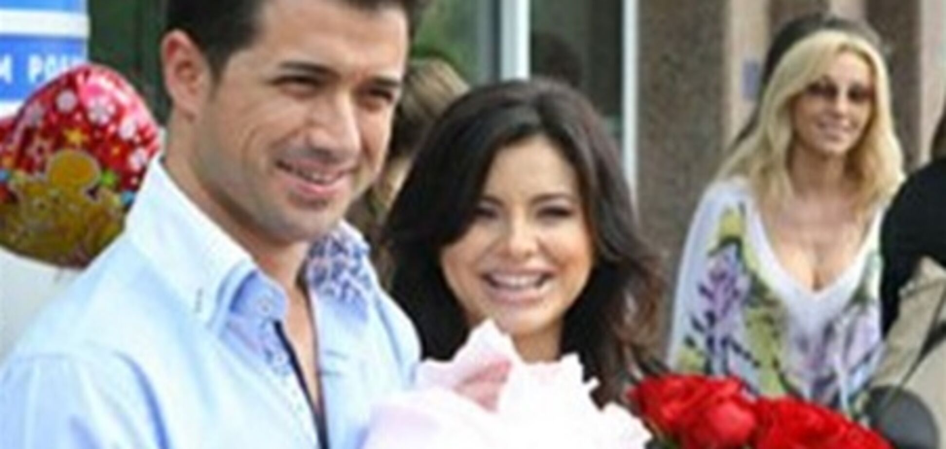 Ани Лорак с дочкой выписана из роддома. Фото. Видео