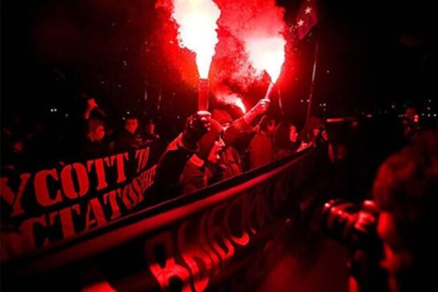 У Білорусі почалися арешти за 'несанкціоновані прогулянки на площах'