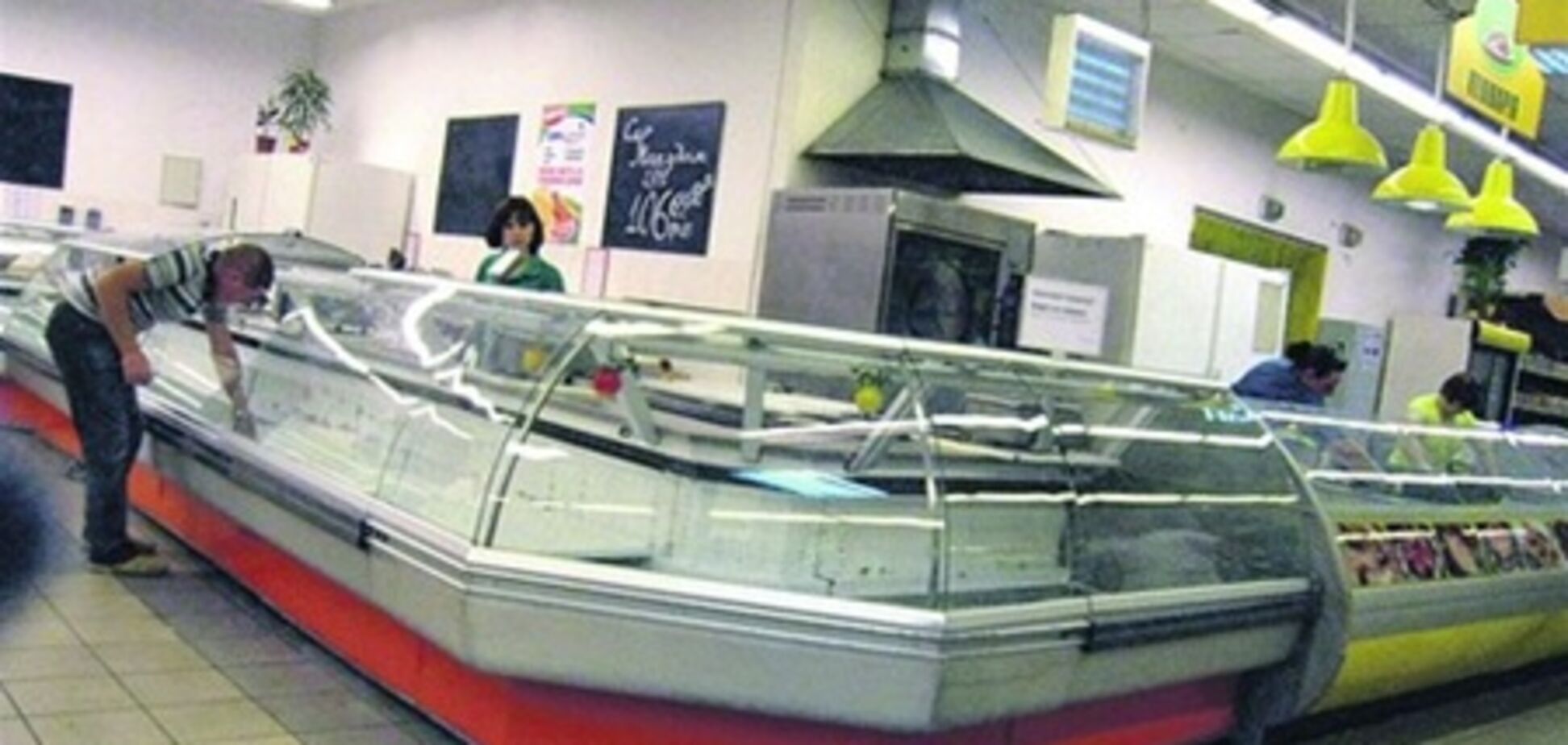 Прокуратура подозревает в отравлении людей не только курей-гриль, но и колбасу