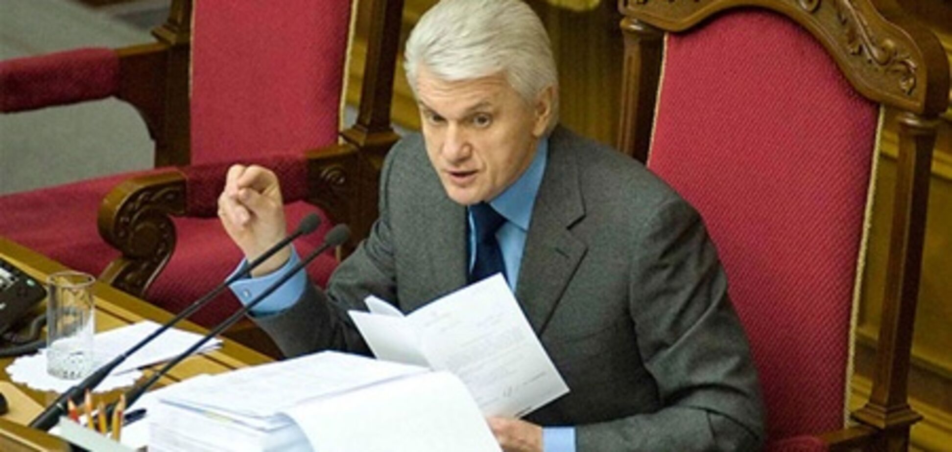 Литвин не відпустить депутатів на канікули, поки не приймуть пенсійну реформу