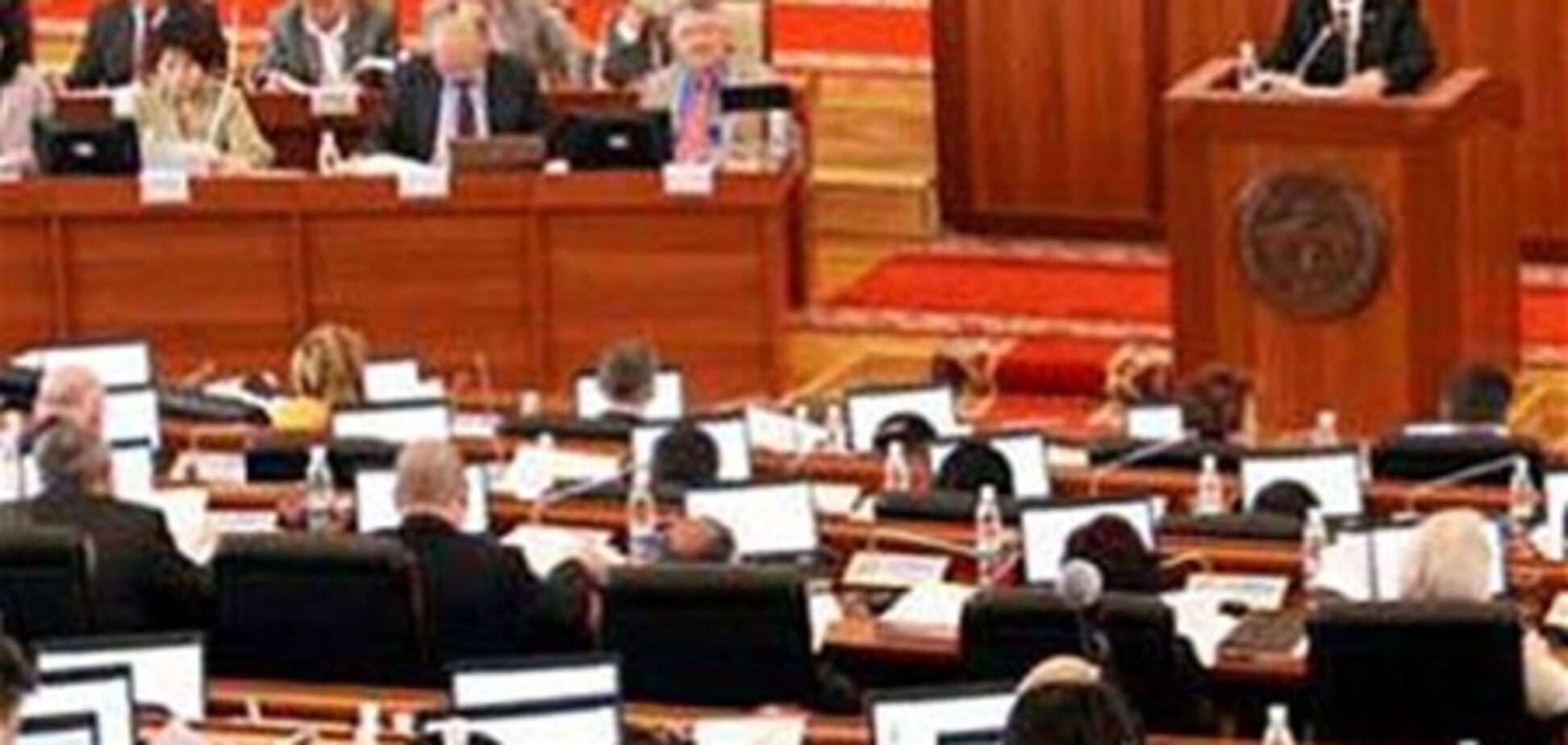 У парламенті Киргизії запропонували повісити табличку 'Ми віруємо в бога'