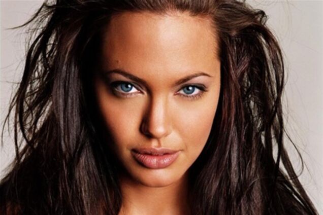 Анджелина Джоли посетила в Турции лагерь беженцев из Сирии