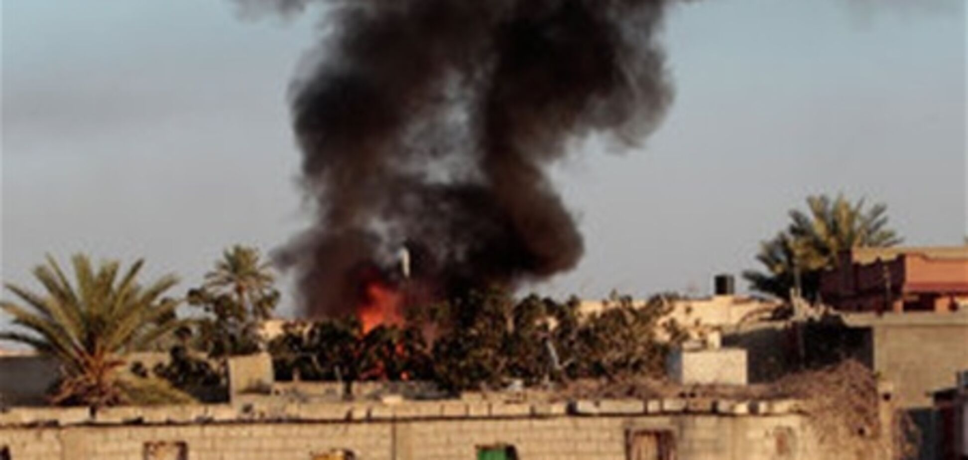 Войска Каддафи обстреляли мятежников в районе Мисраты, четверо погибли