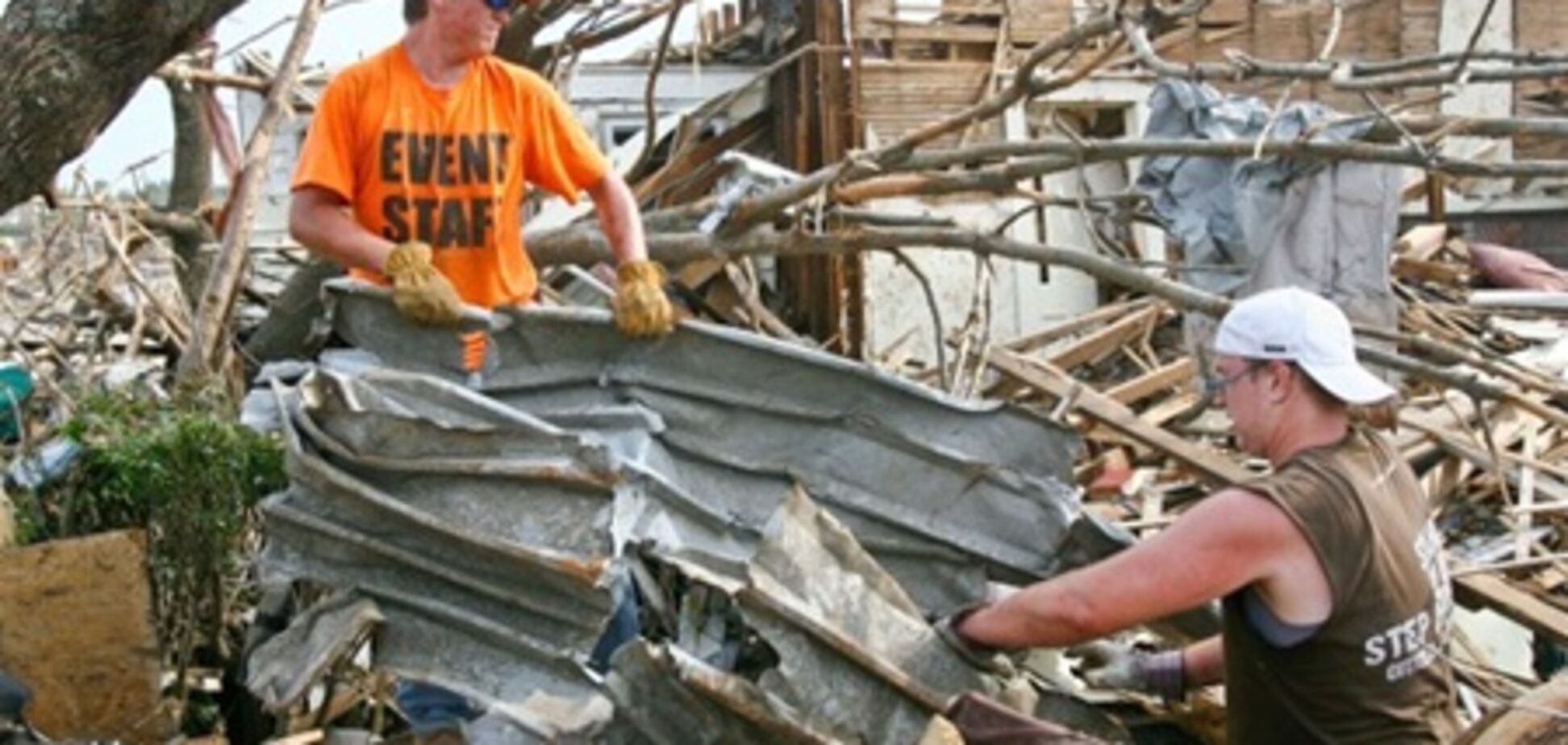 На Массачусетс обрушился торнадо