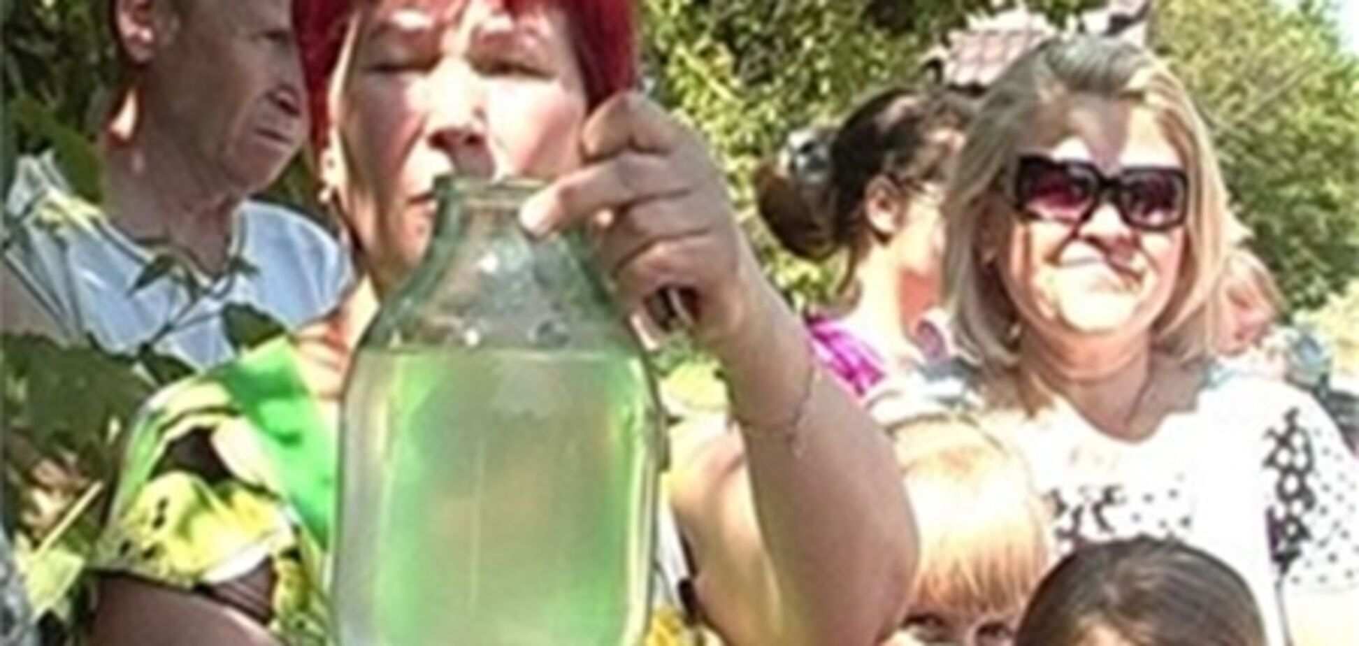 В Макеевке из кранов течет канализационная вода. Фото